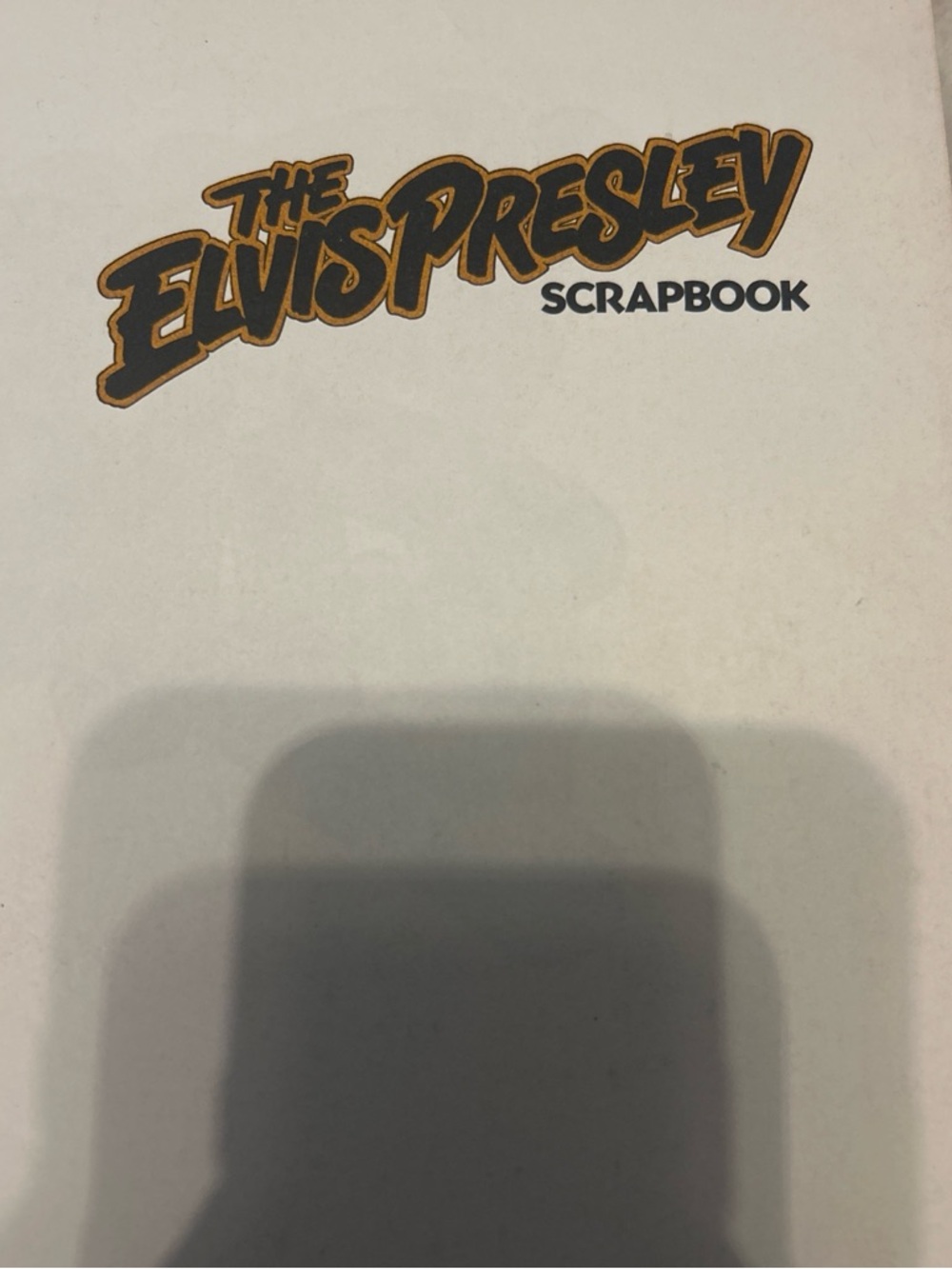 The Elvis Presley Scrapbook - Solid Gold Memories (Blue Cover) - Picture 4 of 5